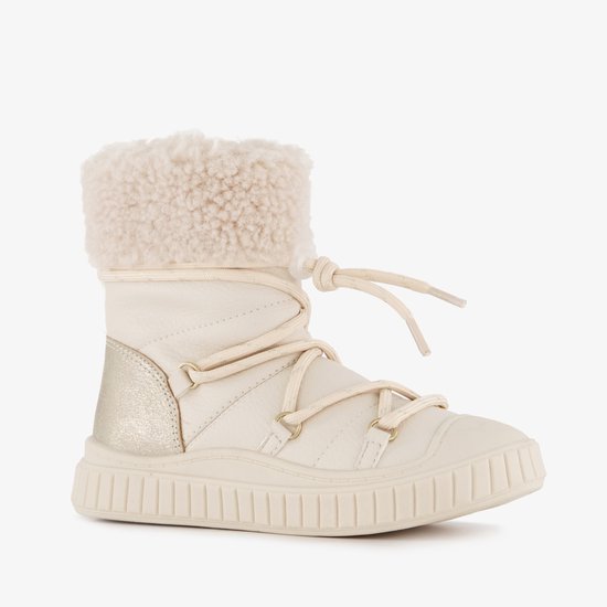 Beige laars met crème veters, beige teddy voering en gouden accent op de hiel.