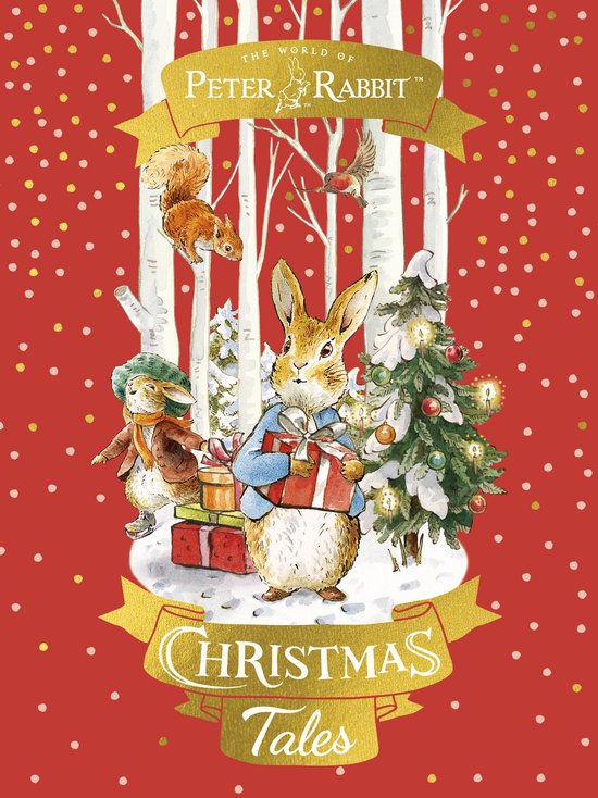 Peter Rabbit met een kerstcadeau, naast een kerstboom en stapels cadeaus in de sneeuw. De tekst 'The World of Peter Rabbit Christmas Tales' is zichtbaar.