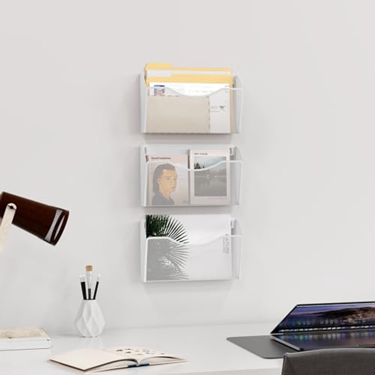 This Well-equipped A4 Document Holder Is Designed to Carry Papers Perfect for Co
