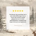 Une toile représentant un paysage forestier hivernal avec deux cerfs, avec un avis client au centre.