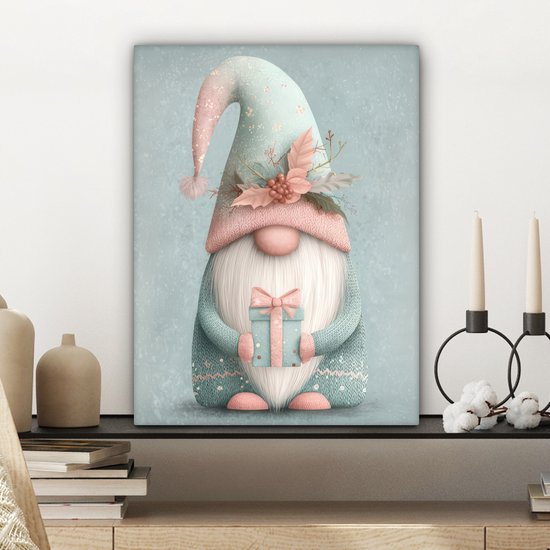 Canvas schilderij 30x40 cm - Exclusieve wanddecoratie Kerstgnome - Cadeau - Groen - Muurdecoratie woonkamer - Kamer decoratie - Schilderijen op canvas - Kerstdecoratie voor binnen - Kerstversiering - Kerstmis versiering