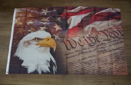 Vlag we the people zeearend op Amerikaanse vlag - gevelvlag zeearend - vlag adelaar - vlaggen adelaarskop - decoratieve adelaarskoppen - Amerika vlag we the people - United states vlag eagle - leuke Vereningde staten vlaggen - mooie vlaggen adelaar