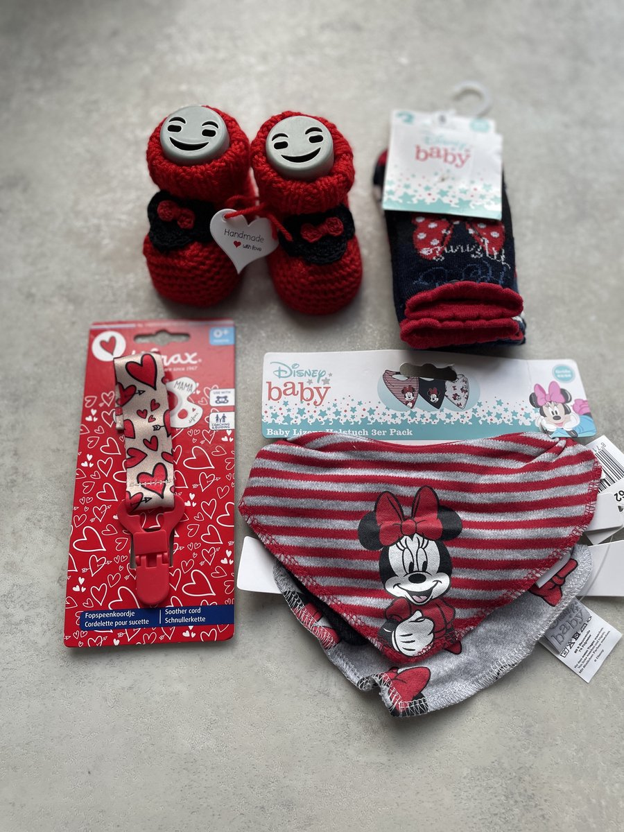 Maminobaby.nl - Baby Geschenkset meisjes | Minnie mouse | Gehaakte babyslofjes | Difrax speenkoord | Slabbetjes | Sokjes | Kraamcadeau | Babyshower