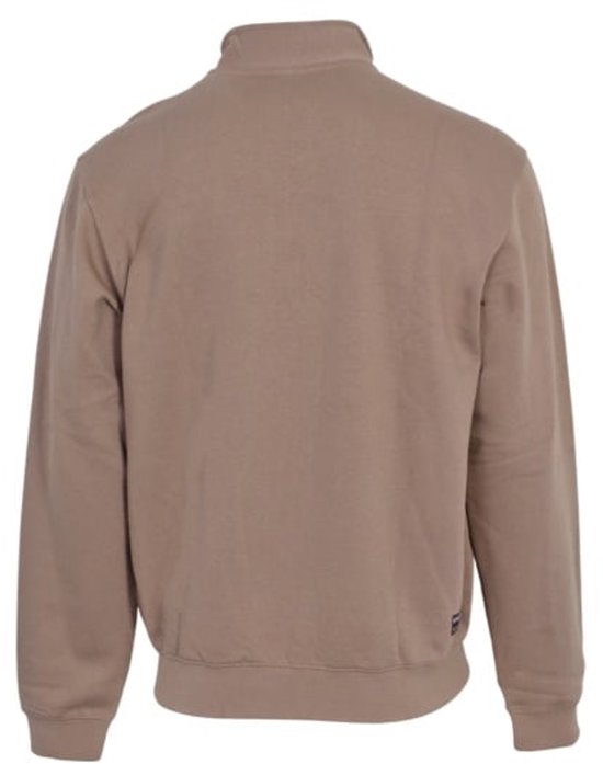 Achterkant van een taupekleurige sweater met een opstaande kraag en ritssluiting.
