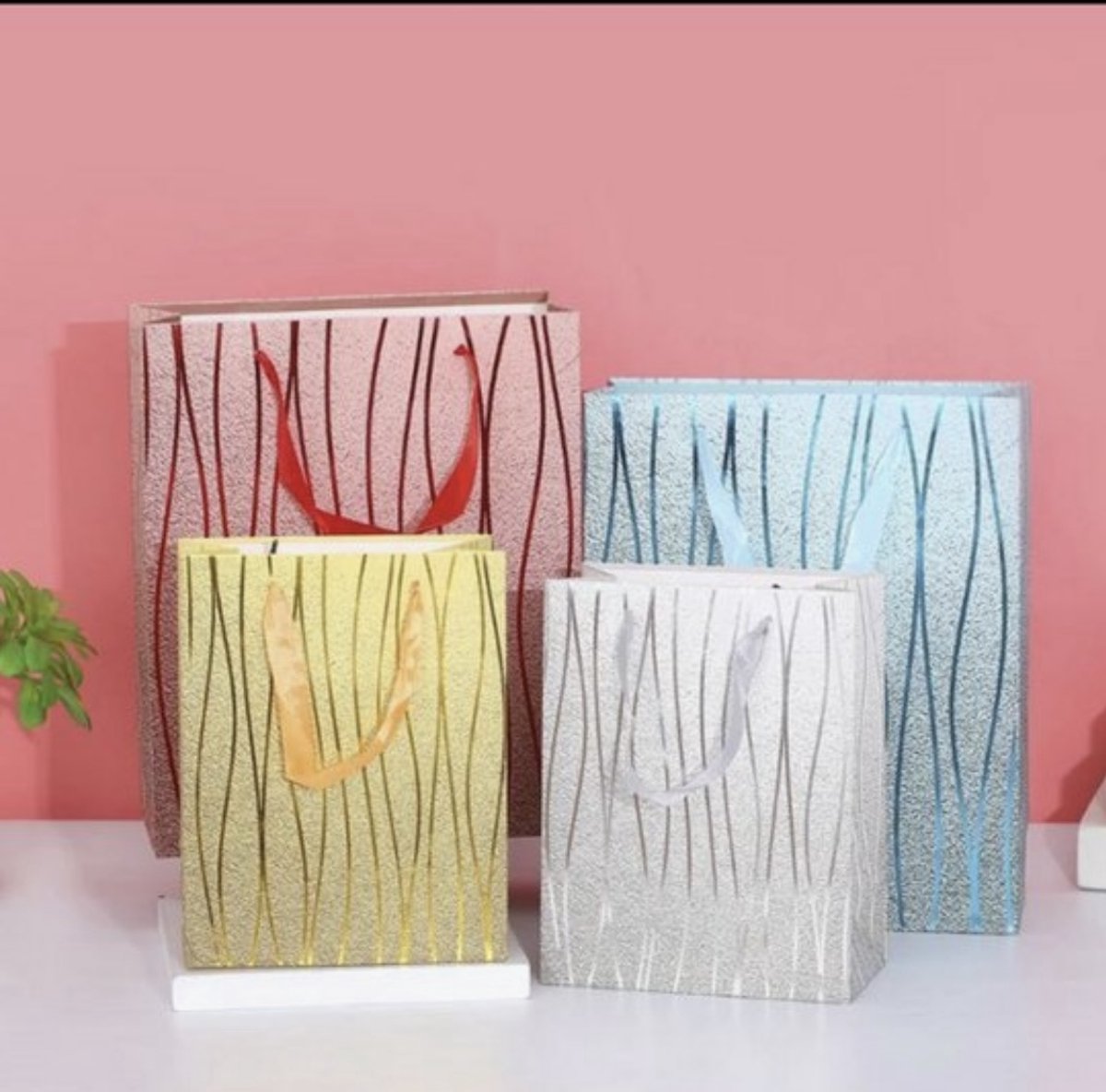 4 x Luxe papieren cadeautassen - 23*18*8cm – Stevig & Herbruikbaar – Verschillende Kleuren en Prints – Cadeau & Geschenktas