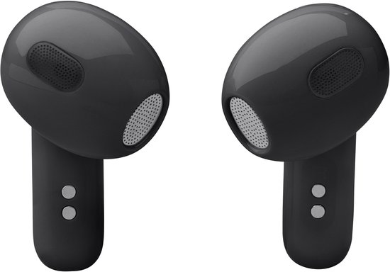 Twee zwarte JBL oordopjes met zilverkleurige details en zilverkleurige oplaadpunten.