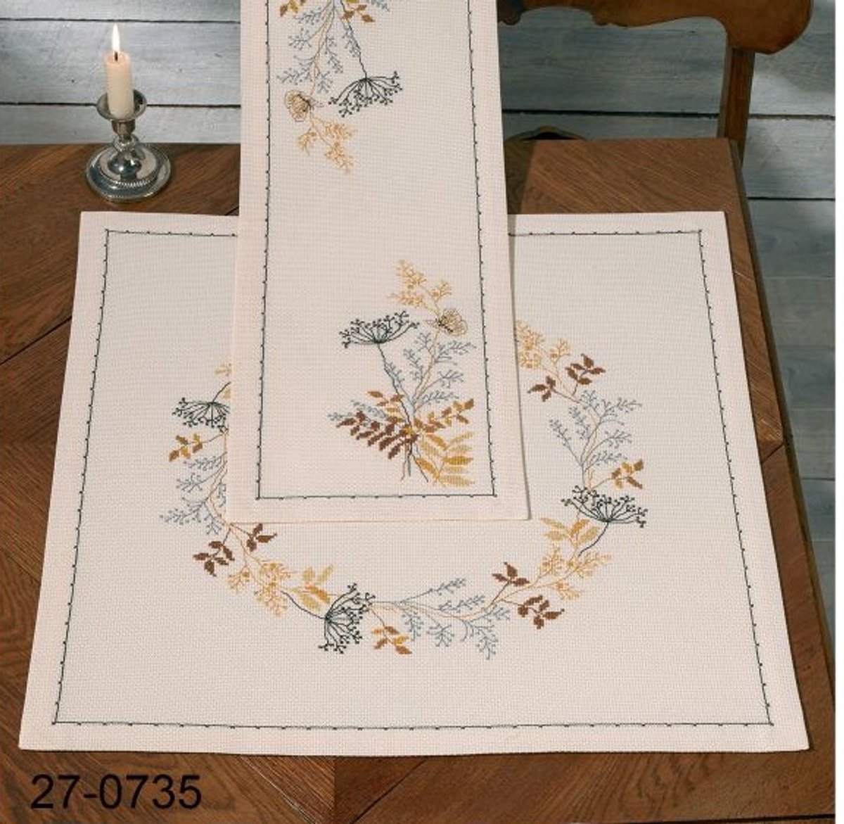 Borduurpakket tafelkleed herfstbloemen 55x55 cm met telpatroon van Permin