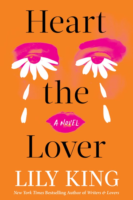 Boekomslag van "Heart the Lover" met een oranje achtergrond, grote zwarte letters "Heart" en "Lover", "the" ertussen. Witte bloemen met roze in het midden voor ogen, en roze lippen met "A NOVEL" erop.