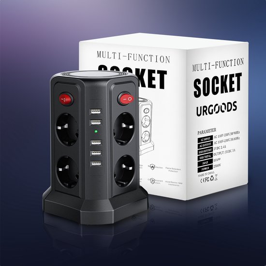 Zwarte stekkerdoos met 8 stopcontacten, 5 USB-poorten en 2 rode schakelaars, naast een kartonnen verpakking.