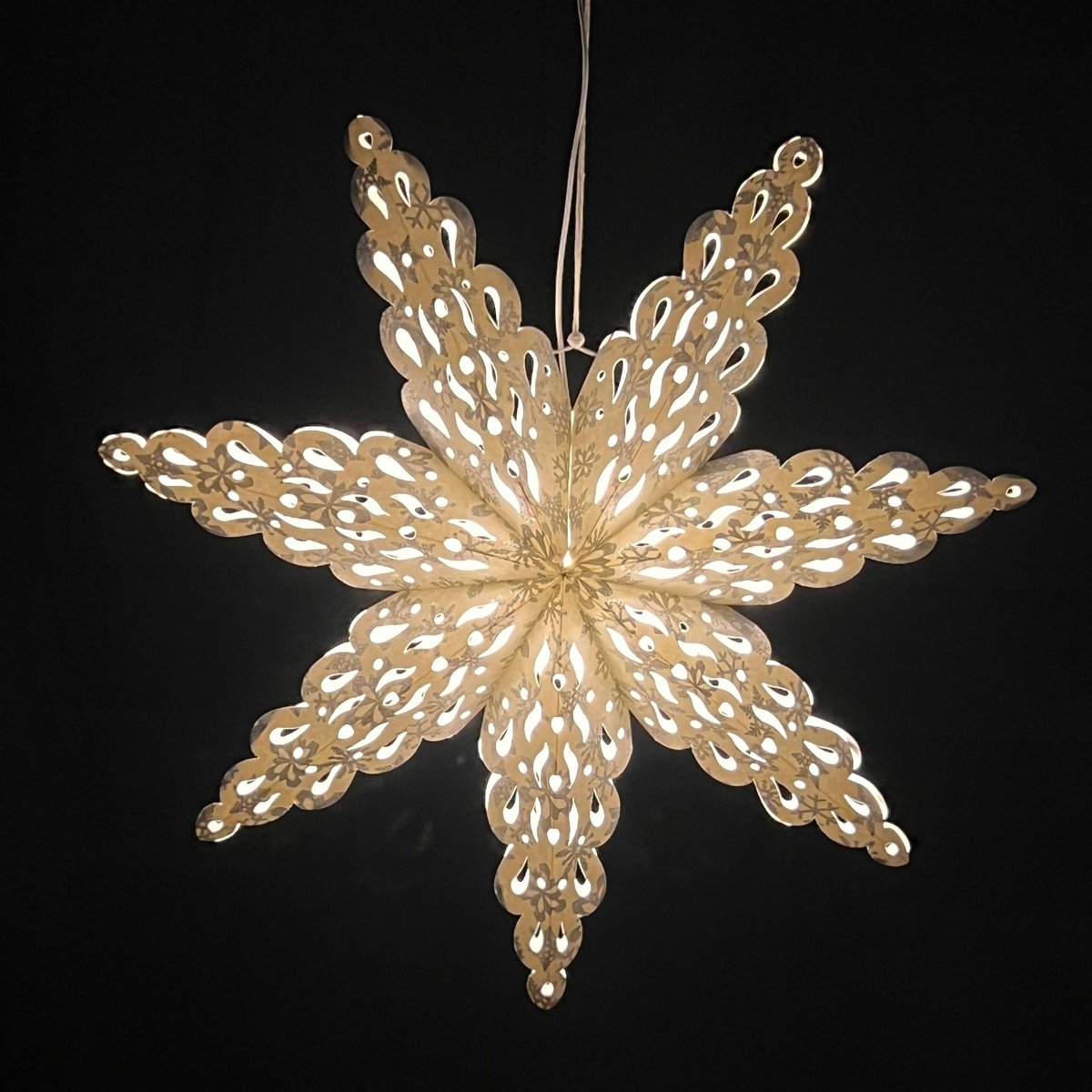 MoreThanHip Kerstster papier met verlichting - 60 cm diameter, 18 cm diep - Kerst ster voor binnen - Tara Grijs - Incl. 3 m. snoer met stekker, schakelaar en E14-fitting - Kerst Raam decoratie - Kerstversiering - Kerstverlichting