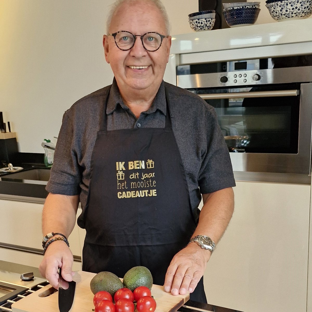 Keukenschort met grappige tekst bedrukt ik ben het mooiste cadeau dit jaar | katoenen Keuken BBQ Schort Kookschort Kokschort aankondiging bekendmaking zwangerschap voor de liefste aanstaande baby Mama / papa/ oma / opa worden vrouw dames man heren
