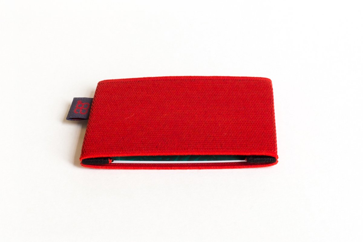 28 Degrees Pasjeshouder • Nº 1 • Rood
