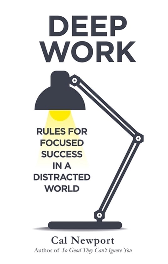 Livre "Deep Work" avec une lampe de bureau et le texte "Rules for Focused Success in a Distracted World" par Cal Newport.