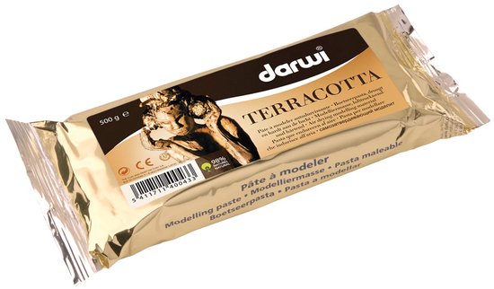 Darwi Terracotta boetseerpasta 500g, terracotta kleur, met afbeelding van een sculptuur.