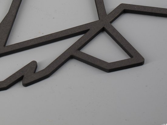 Zwarte, geometrische lijnen als muurdecoratie.