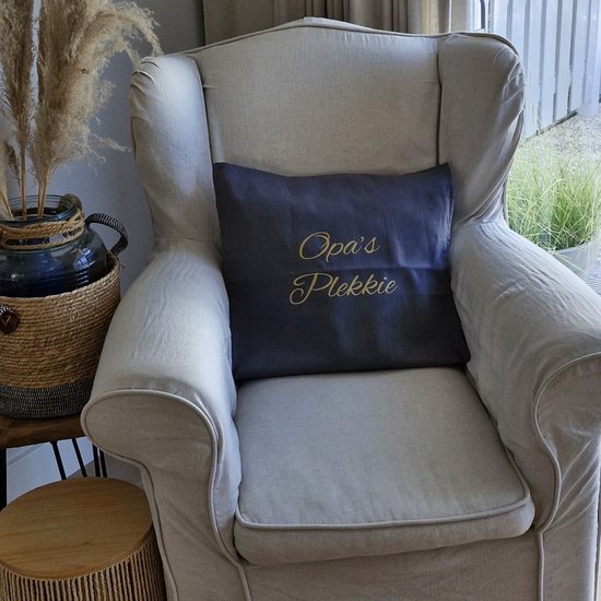 Kussen met vulling Kussenhoes met tekst bedrukt cadeau plekje | Opa’s Plekkie | grijs met wit | 50x50 cm | plekje vaderdag verjaardag feestdagen sinterklaas kerstmis hoera je wordt opa zwanger aankondiging