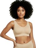 Mannequin portant un soutien-gorge beige sans couture à encolure en V et sous-vêtements assortis.