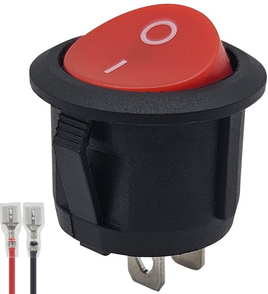 Gedetailleerde close-up van een ronde rode en zwarte schakelaar met twee kabels met connectoren.