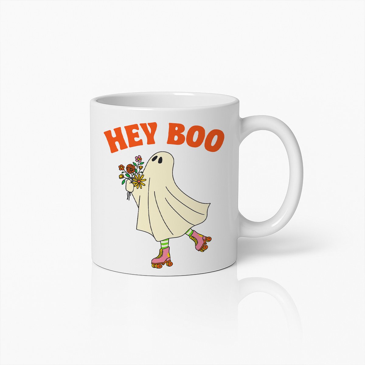 Witte Mok 330ml – “Hey Boo” Schattige Spook op Rolschaatsen Halloween Koffiebeker