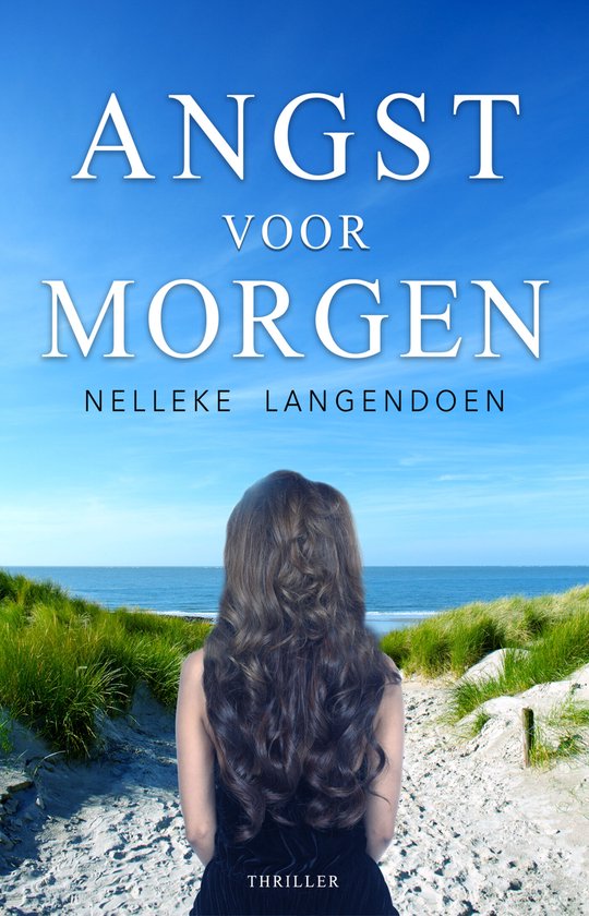 Een vrouw met lang, donker haar kijkt uit over zee vanaf een strand met duinen. De titel "Angst voor morgen" staat op de cover.