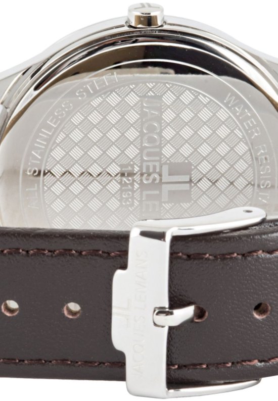 Achterkant van een Jacques Lemans horloge met zilverkleurige metalen kast, een reliëfpatroon en "ALL STAINLESS STEEL WATER RESIST" tekst. Bruine lederen band met gesp.