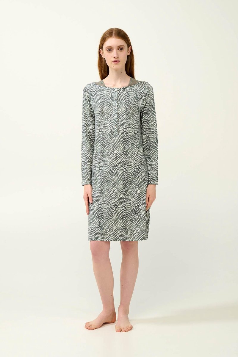 Vamp! Vamp dames nachtjapon Micromodal – winter nachthemd met slangenprint en knoopsluiting green sage