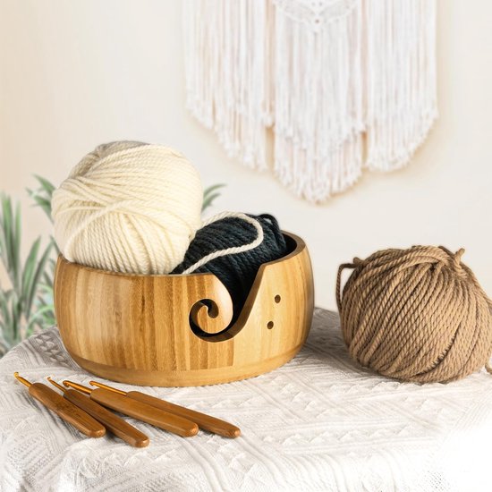 Bamboe garenkom - Handgemaakte opbergkom voor breigaren - Met afneembaar deksel en gaten - Breikom - Wolstandaard - Geschikt voor breien, haken en woondecoratie - Houtkleur - Diameter 15,5 cm x 9,5 cm hoogte