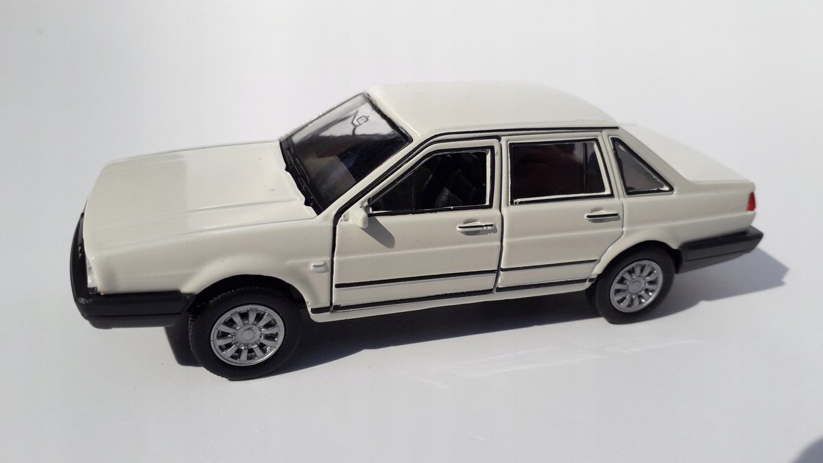 Welly Volkswagen Santana Wit Metaal Model Auto Schaal 1:34