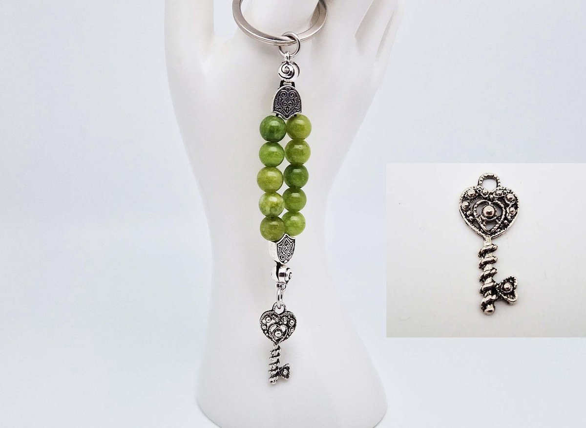 Handgemaakte Natuurstenen Sleutelhanger "Kraal Koreaanse jade "- Met metaal hanger - 8 mm diameter van de korrel- Mooie accessoire en decoratie voor de auto-Vaderdag Cadeau -Moderdag Cadeau - Cadeau vrienden
