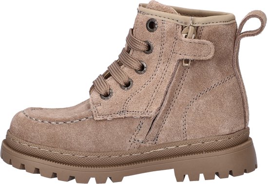 Zij-aanzicht van beige suède veterlaarsjes met ritssluiting en dikke zool.