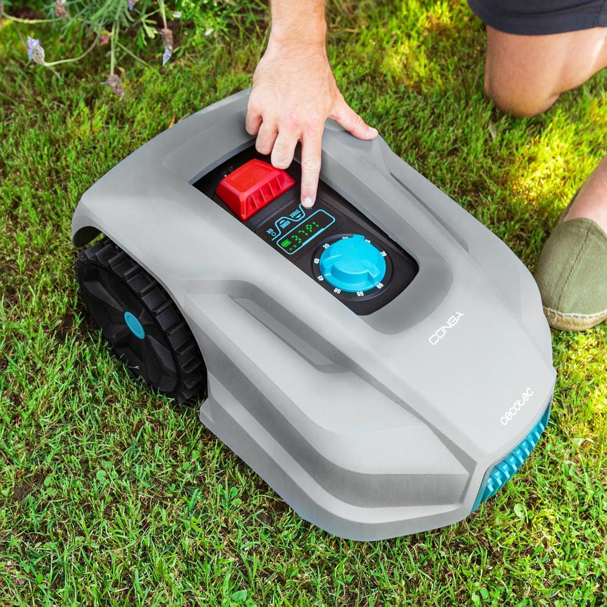 Afbeelding 2 van Robotmaaier voor 800m² met App en Digitale Motor - Geschikt voor Hellingen tot 35%