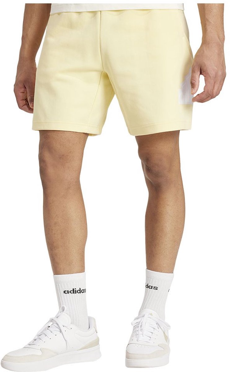 Adidas Future Icons Badge Of Sport Korte Broek XL Regular Man Geel