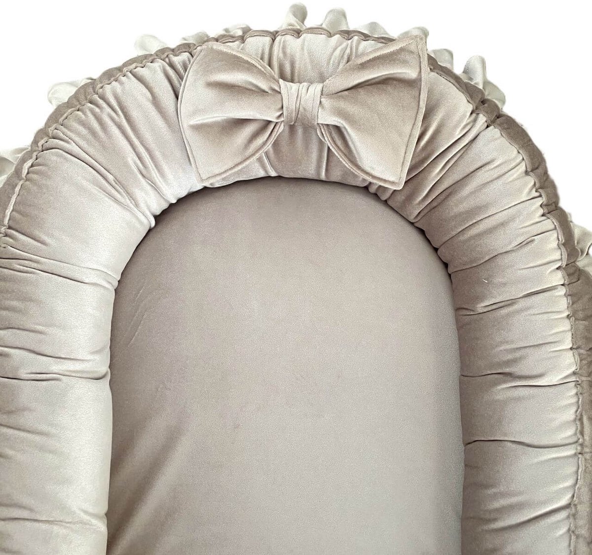 Wazzhappening - babynestje velvet Ruffl - strik - zand - ruche - beige - champagne