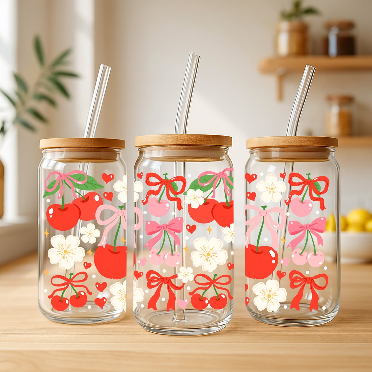 MEIMUCUL Aardbei Drinkglas met rietje en deksel, set van 4 Clean Girl Aesthetic glazen met deksel en rietje, cocktailglazen ijskoffie glazen 500ml, glasbeker cadeau voor zus vriendin