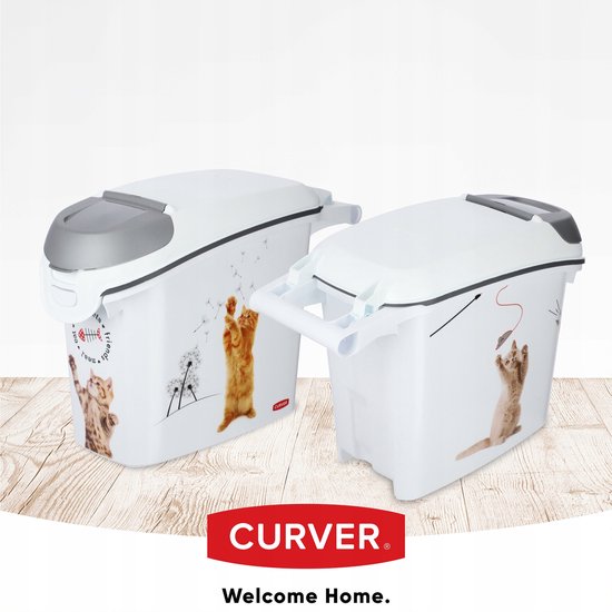 Twee witte Curver bakken met katten decoratie op een houten ondergrond. Een bak heeft een grijze deksel.