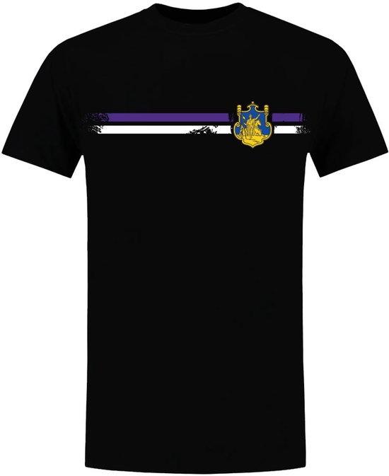 T-shirt noir avec des rayures horizontales violettes et blanches et un emblème violet/doré.
