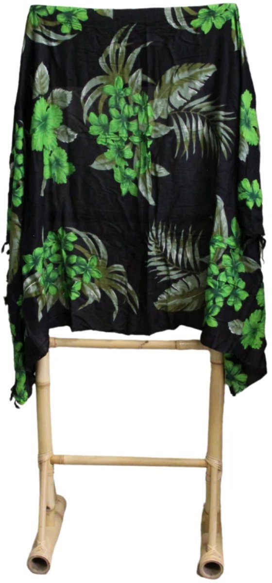 Om Namaste Sarong - 641 - Groene Bloemen op Zwart van Om Namaste — afbeelding 4