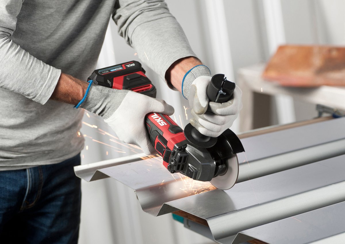 SKIL Haakse Slijper 115 mm Met Accu - 20V - Slijptol - Slijpmachine - Met Zijhandgreep & Beschermkap - Softgrip - Haakse Slijpers - Inclusief Draagtas, Snellader & 4,0ah Accu - Skil 3920 DD – foto 2