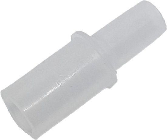 Een wit plastic mondstuk met een conische vorm, breder aan de ene kant en smaller aan de andere.