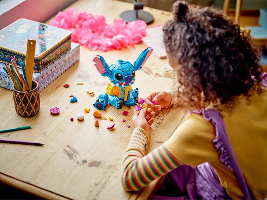 LEGO ǀ Disney Stitch, Jouet de Construction pour Enfants, Set avec Cornet de Glace, Figurine à Construire, Idée Cadeau pour Les Filles et Garçons Dès 9 Ans Fans du Célèbre Film Lilo et Stitch 43249