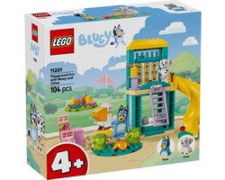 foto van LEGO® Bluey: Bluey en Chloé in de Speeltuin Bouwset - 11201