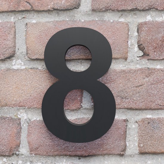 Zwart huisnummer 8 in Arial-lettertype, klein formaat, zelfklevend, op een bakstenen muur.