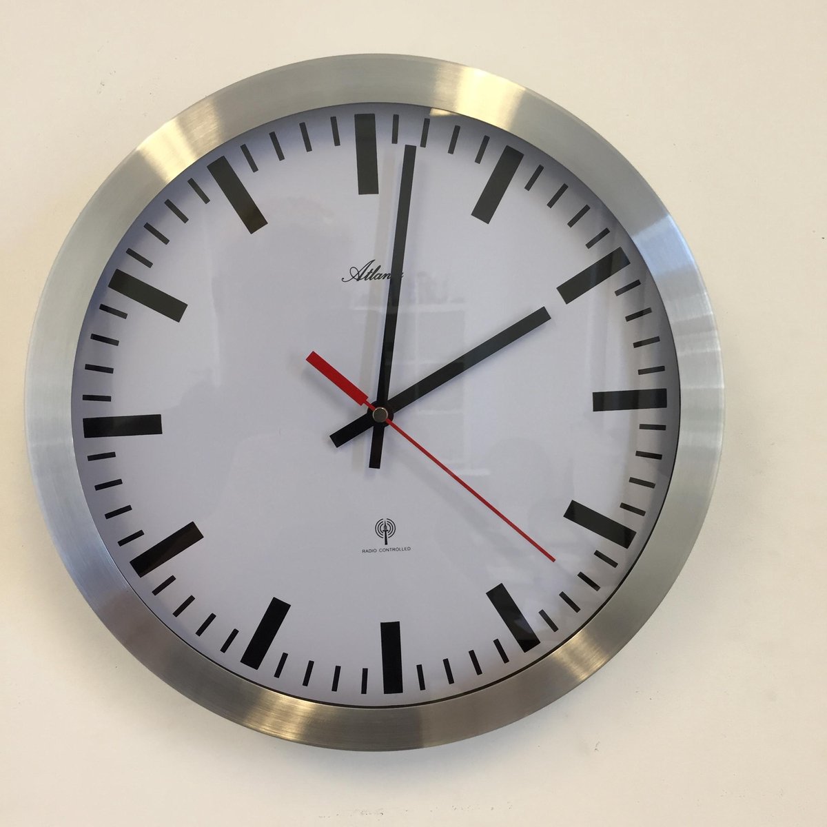 Wandklok Apollo modern design
