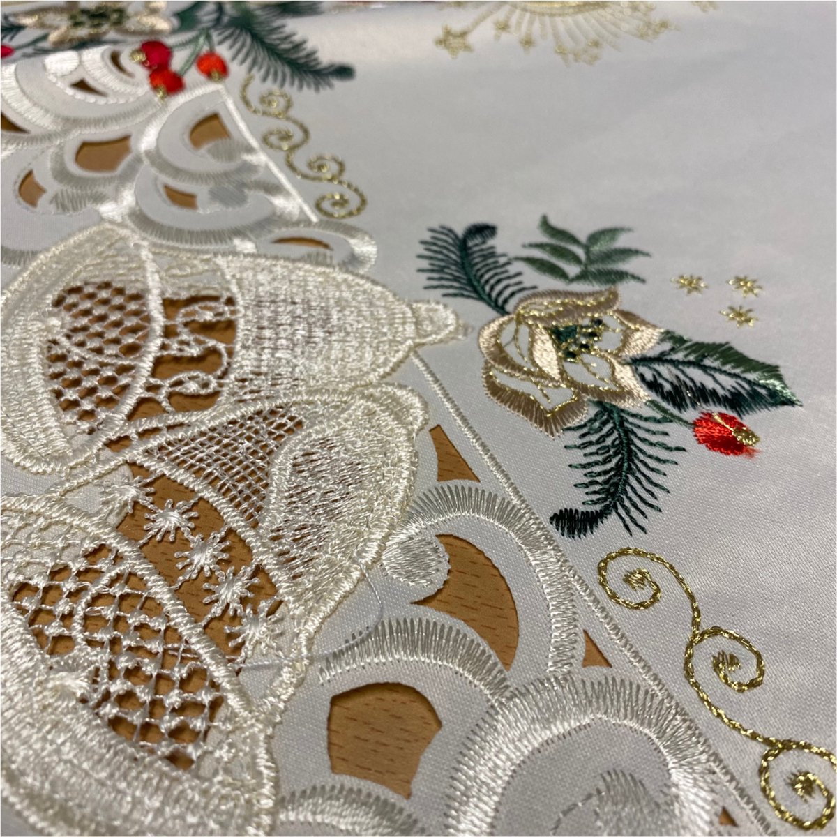 Kerstkleed- Creme met rode kaarsen en bel- Rond 85 cm - 8675R – foto 4