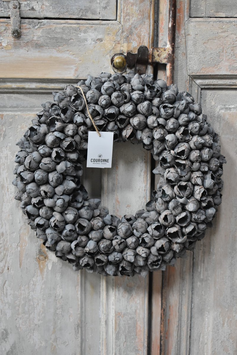 Couronne - Krans Ø 40cm Coco fruit donker grijs antraciet / grey smoke - Krans gedroogd kokosfruit Ø 40 cm - Landelijk sober robuust.