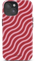 VivaLora Tough Telefoonhoesje iPhone 15 met MagSafe - Wine Flow Print - 2-in-1 Phone Case - Hard Case & Siliconen Back - Extra Bescherming - Shockproof - Golvende strepen - Bordeaux/Roze