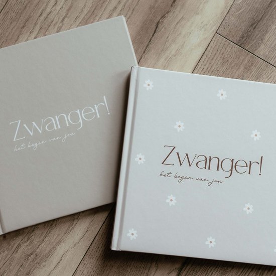 Twee zwangerschapsdagboeken, één lichtgrijs met madeliefjes en één taupekleurig, beide met de tekst 'Zwanger! het begin van jou'.
