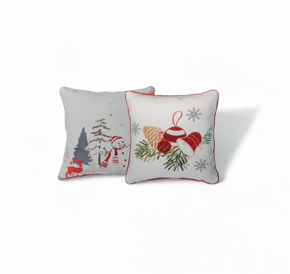 Kerstkussen Set van 2 Kussenhoezen incl. Gratis Kussenvulling - Kerst Kussenhoes - Vierkant Kussenhoesjes - Kerstkussens met Wintertafereel Borduurwerk - 45x45 cm - 100% Katoen - Voor Binnen - Wit & Rood – foto 6