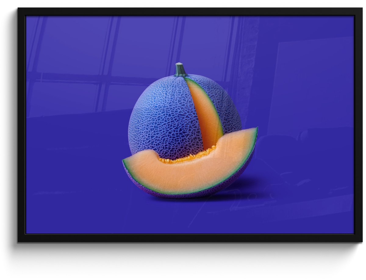 FrameYourWall Poster in lijst - Fotolijst 90x60 cm - Posters - Meloen - Blauw - Oranje - Kunstzinnig - Posterlijst zwart - Decoratie - Wanddecoratie woonkamer - Muurdecoratie slaapkamer