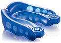 Blauwe, strakke gel-mondbeschermer met hexagonale patronen.